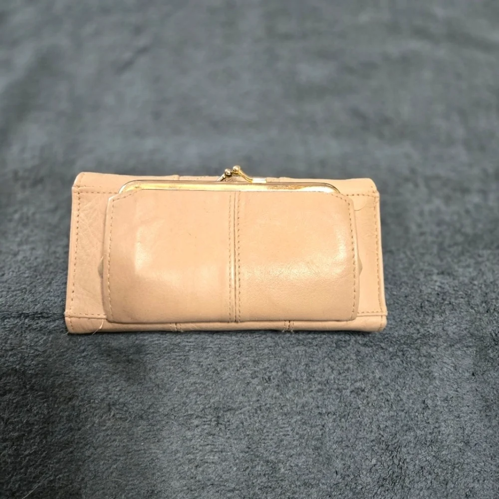 Genuine Leather Wallet Light Tan Color Gently Used with Kisslock Coin Purse - Picture 2 of 7